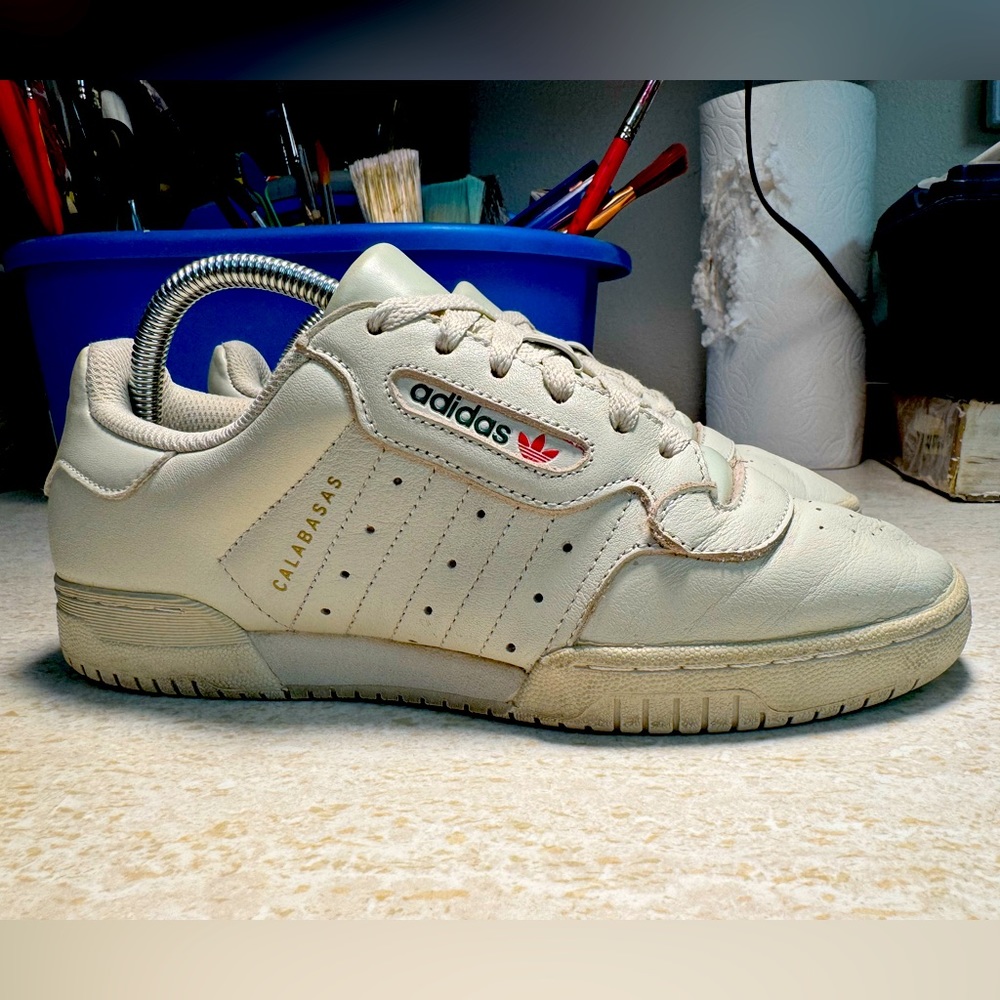 Adidas Calabasas powerphase size 7.5